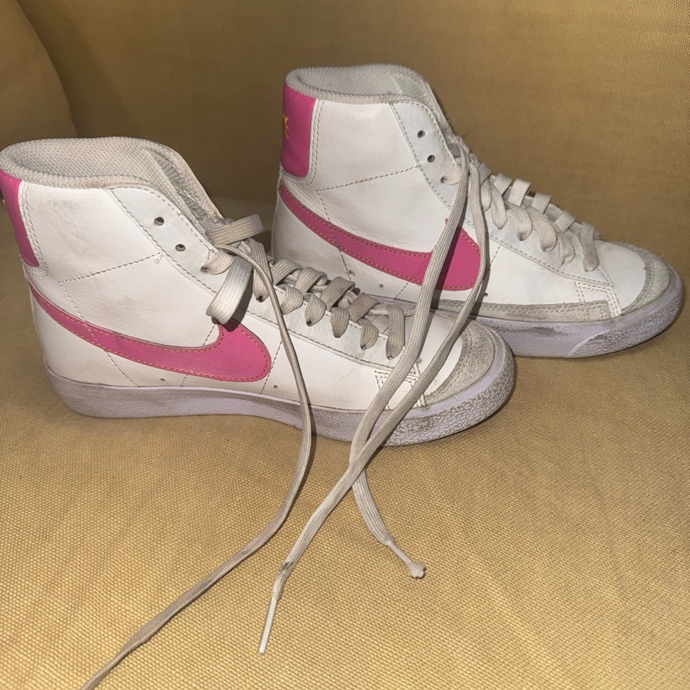 Nike Blazers Kids White and Pink High-Top Sneakers